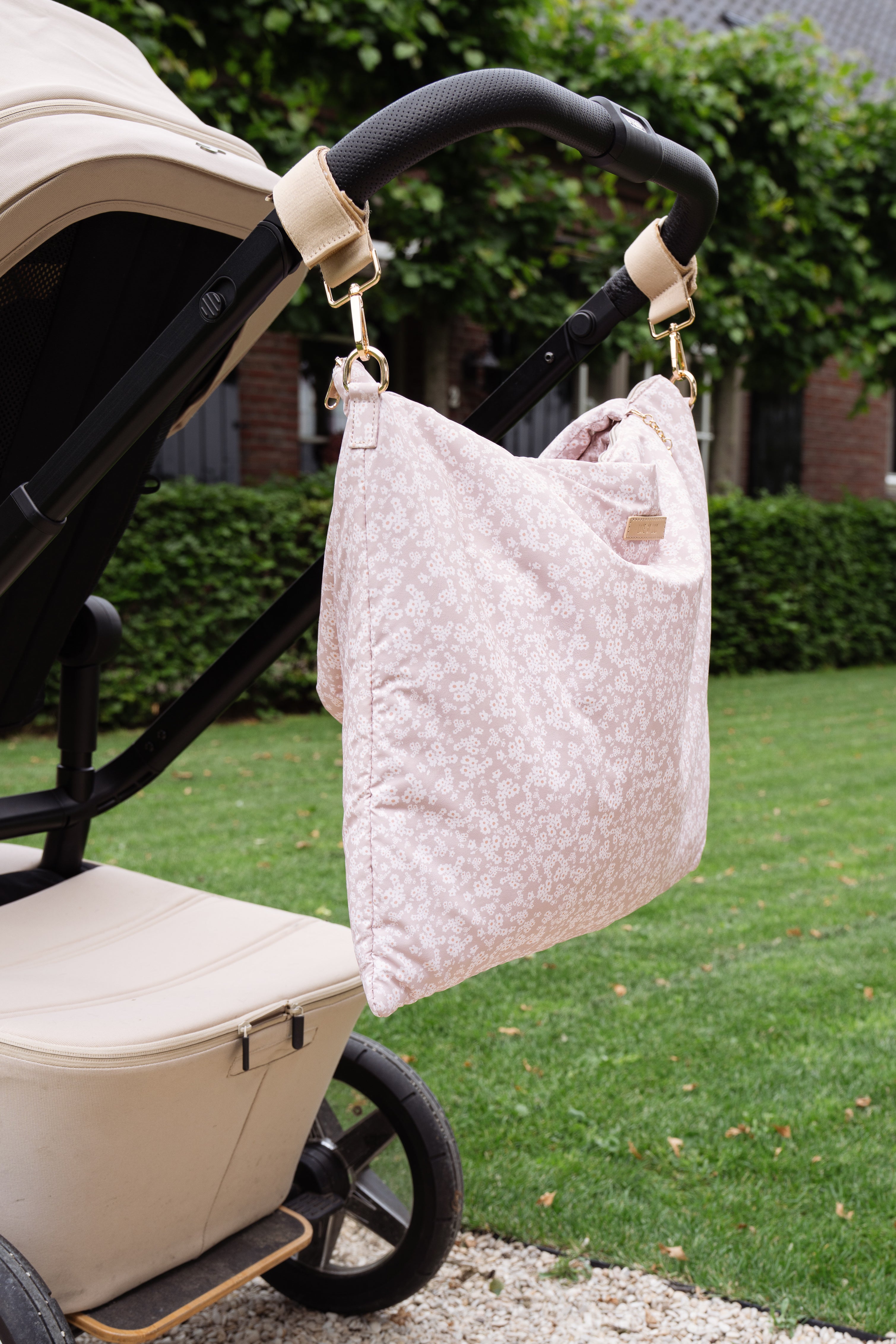 The Lily Tote – Little Daisies