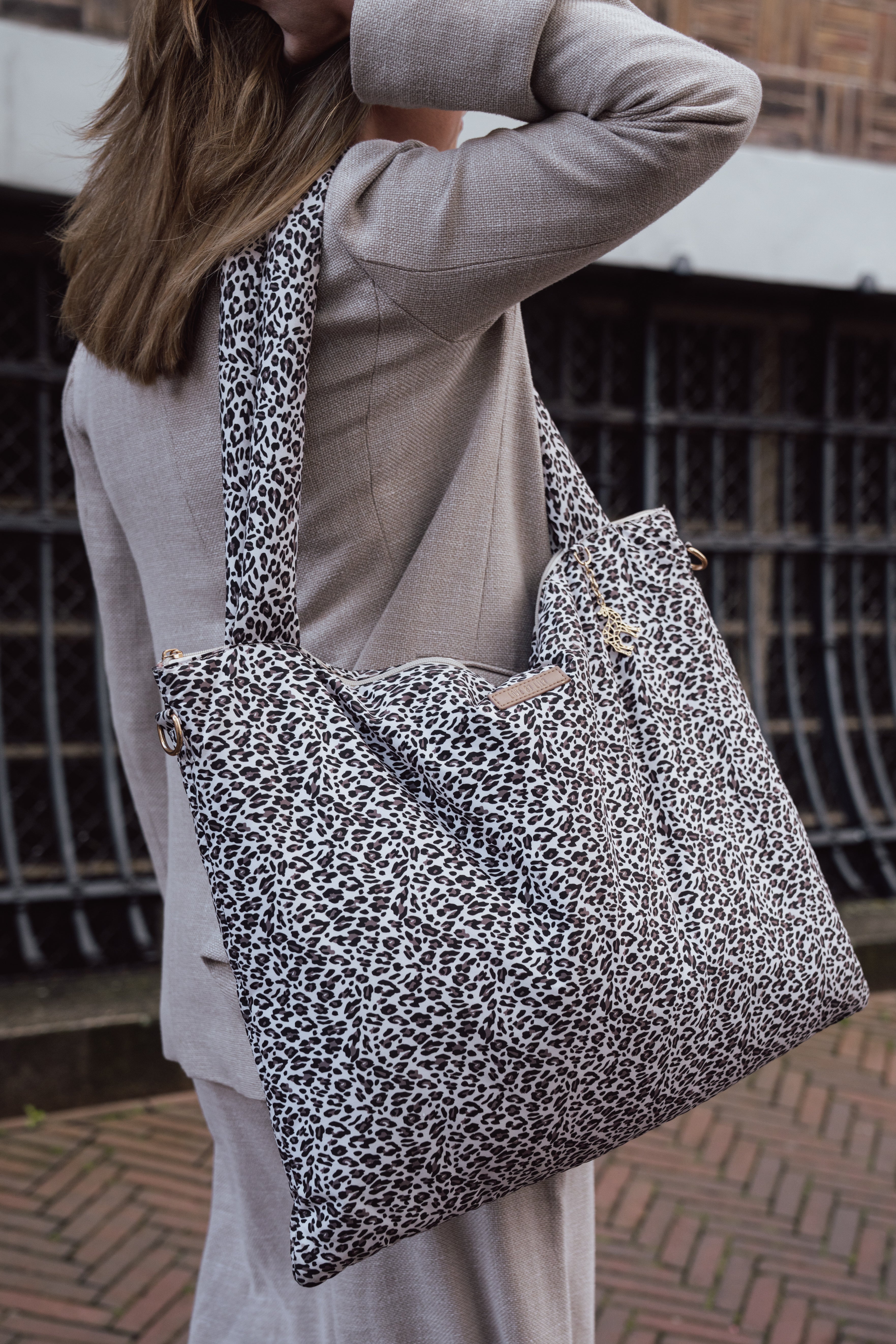 The Lily Tote – Snow Leopard