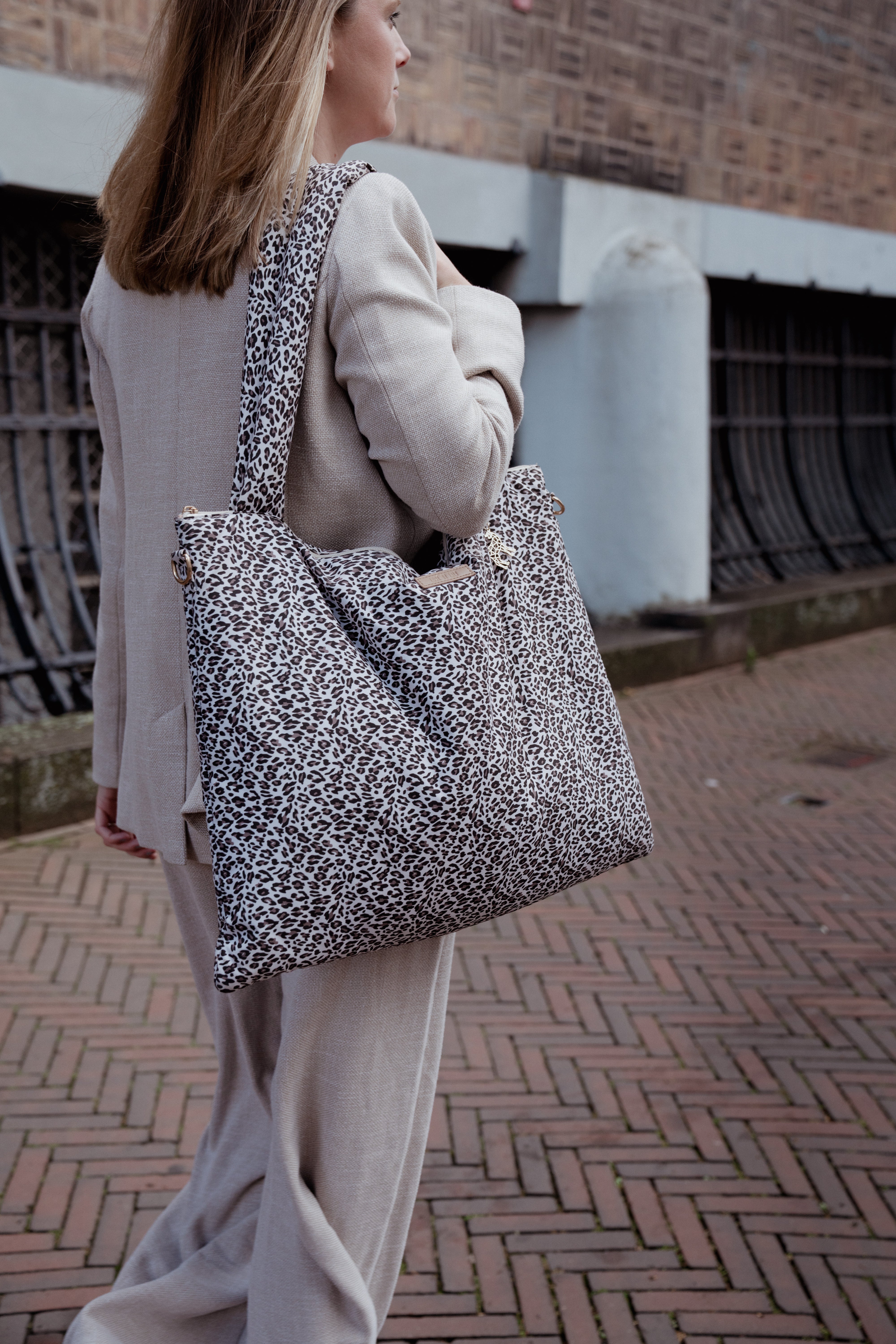 The Lily Tote – Snow Leopard