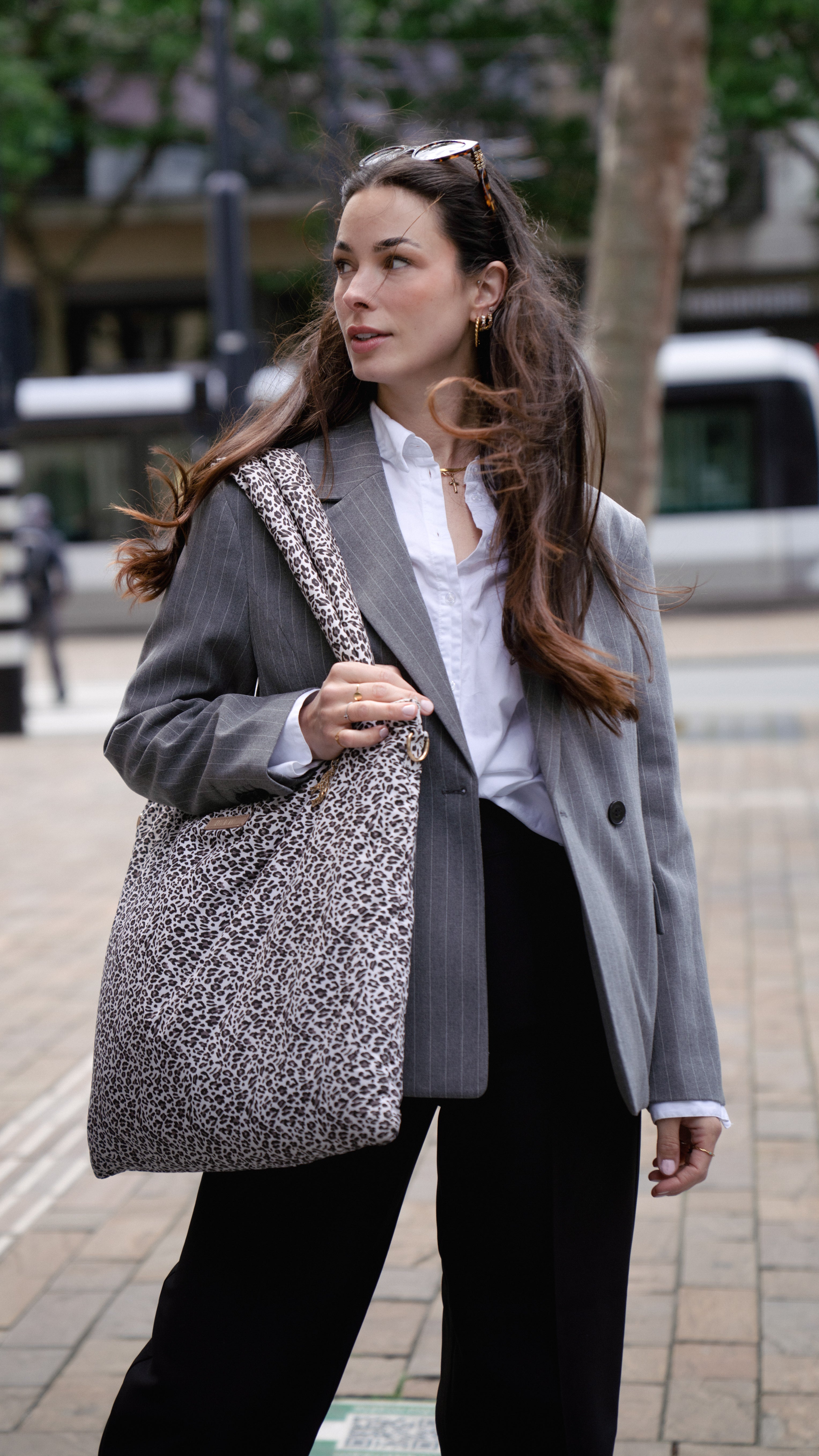 The Lily Tote – Snow Leopard