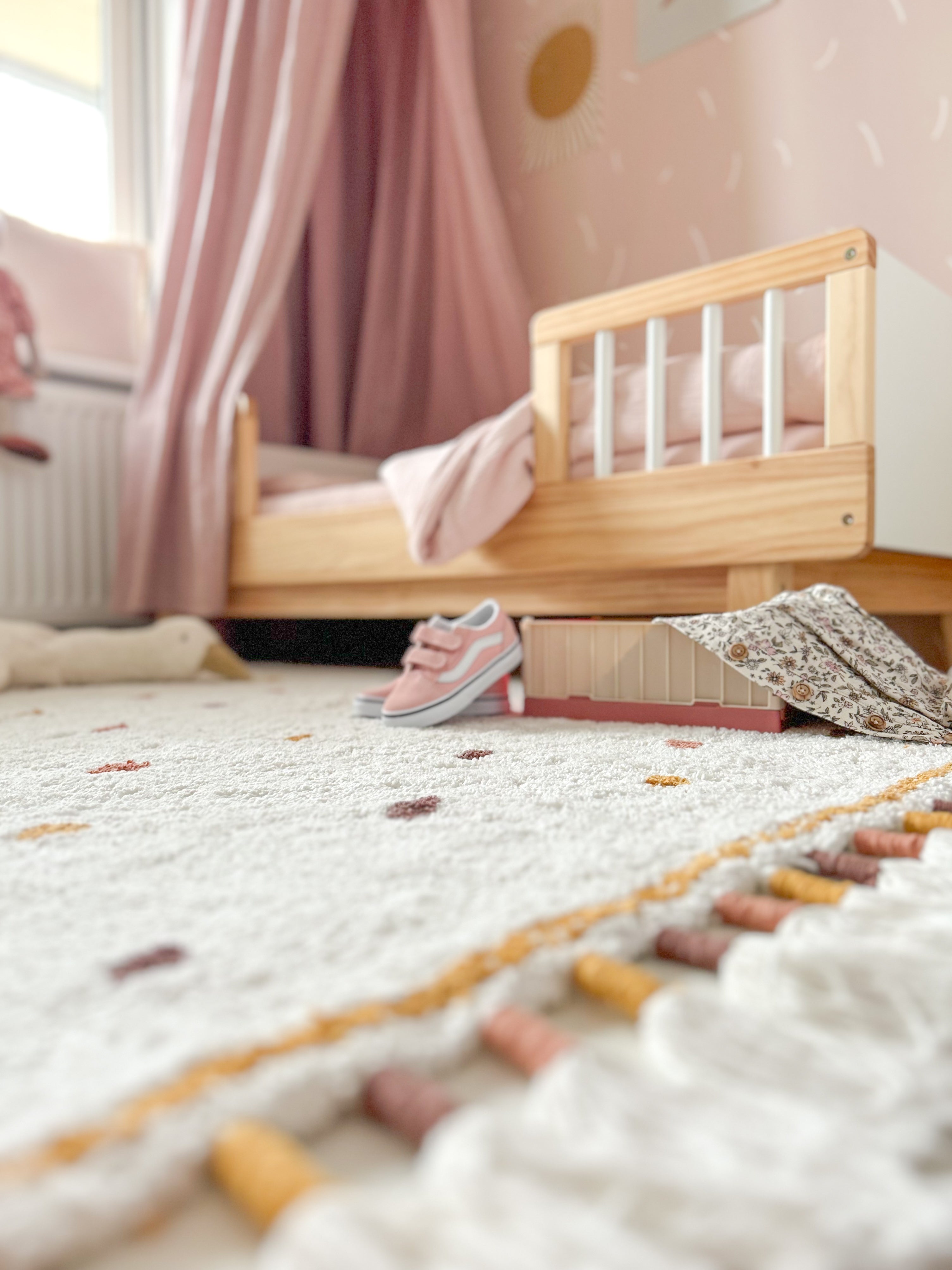 Handgemaakt vloerkleed beige met franjes, ideaal voor de babykamer en kinderkamer
