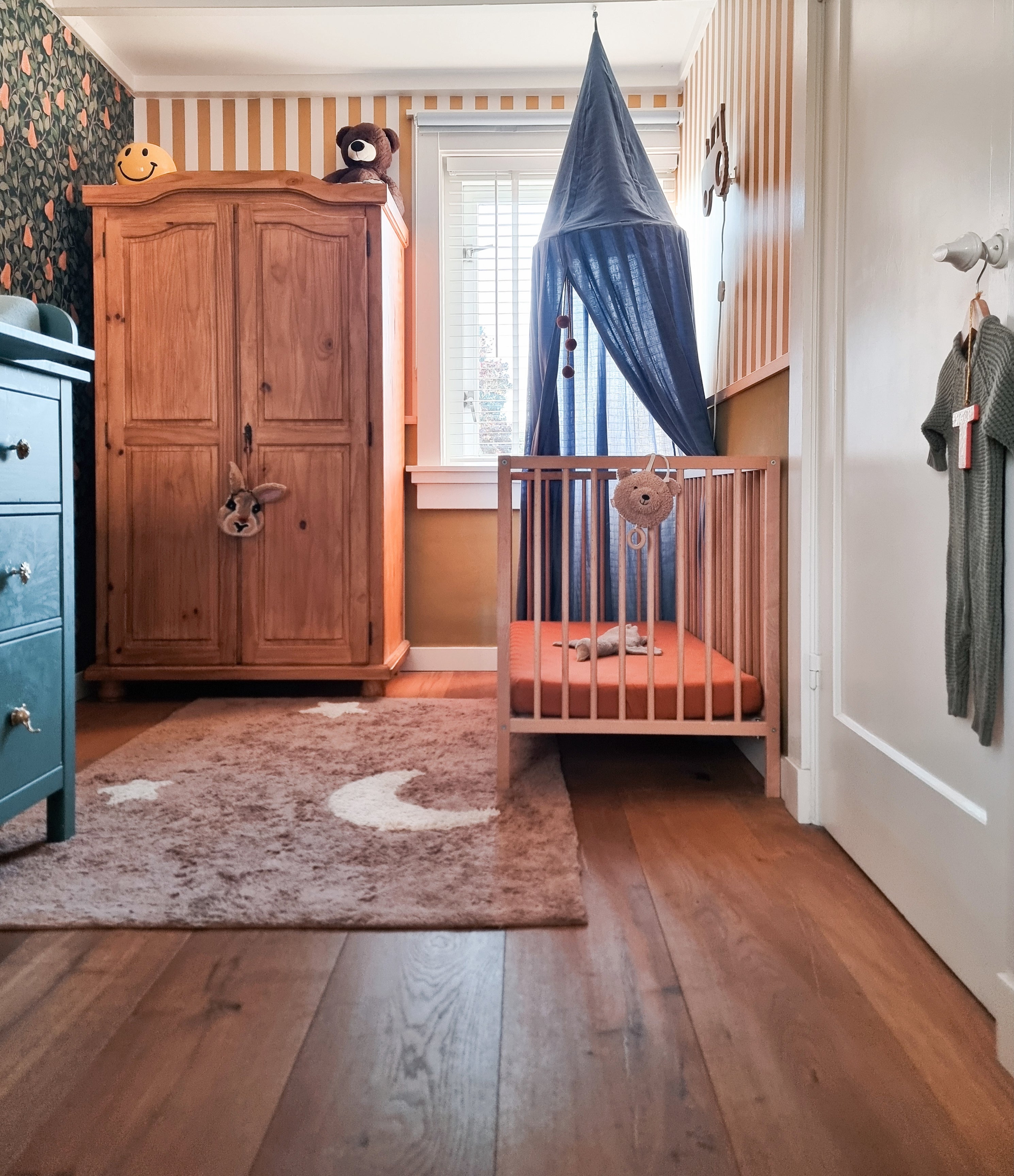 Kinderkamer vloerkleed roze met dromerig moon & stars thema