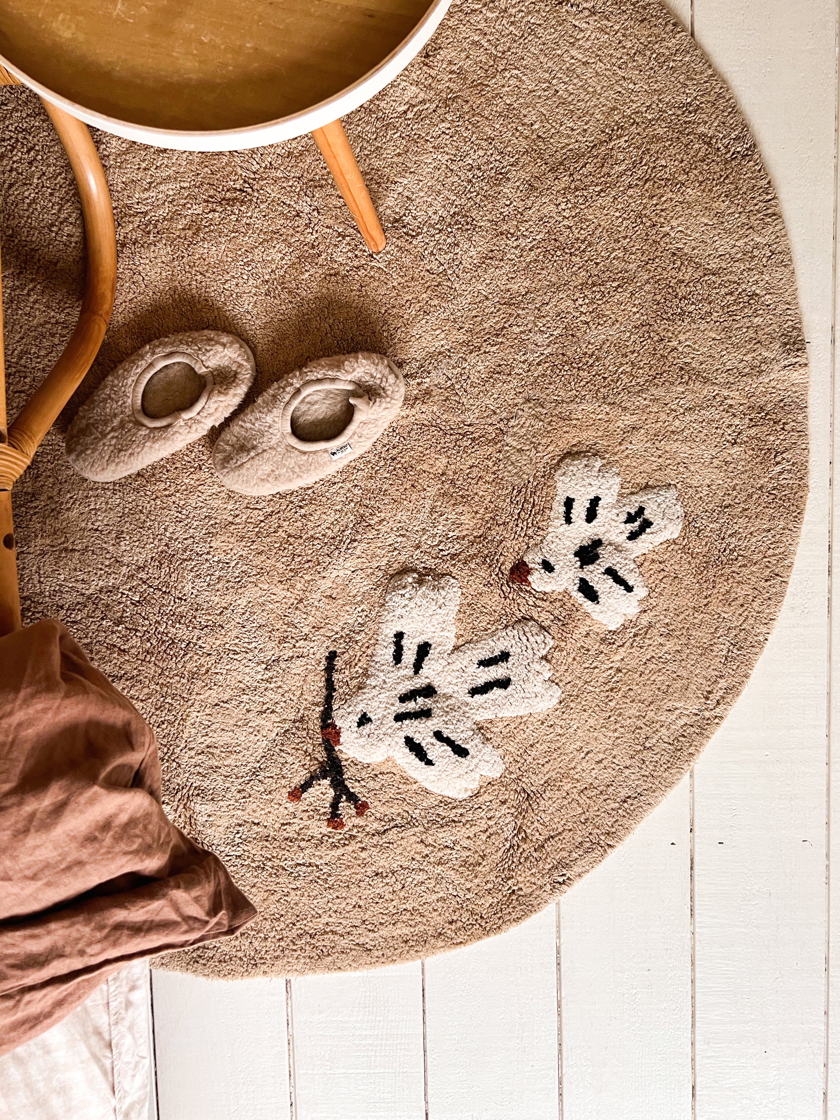 Love Birds vloerkleed rond zandkleur, perfect voor babykamer en kinderkamer