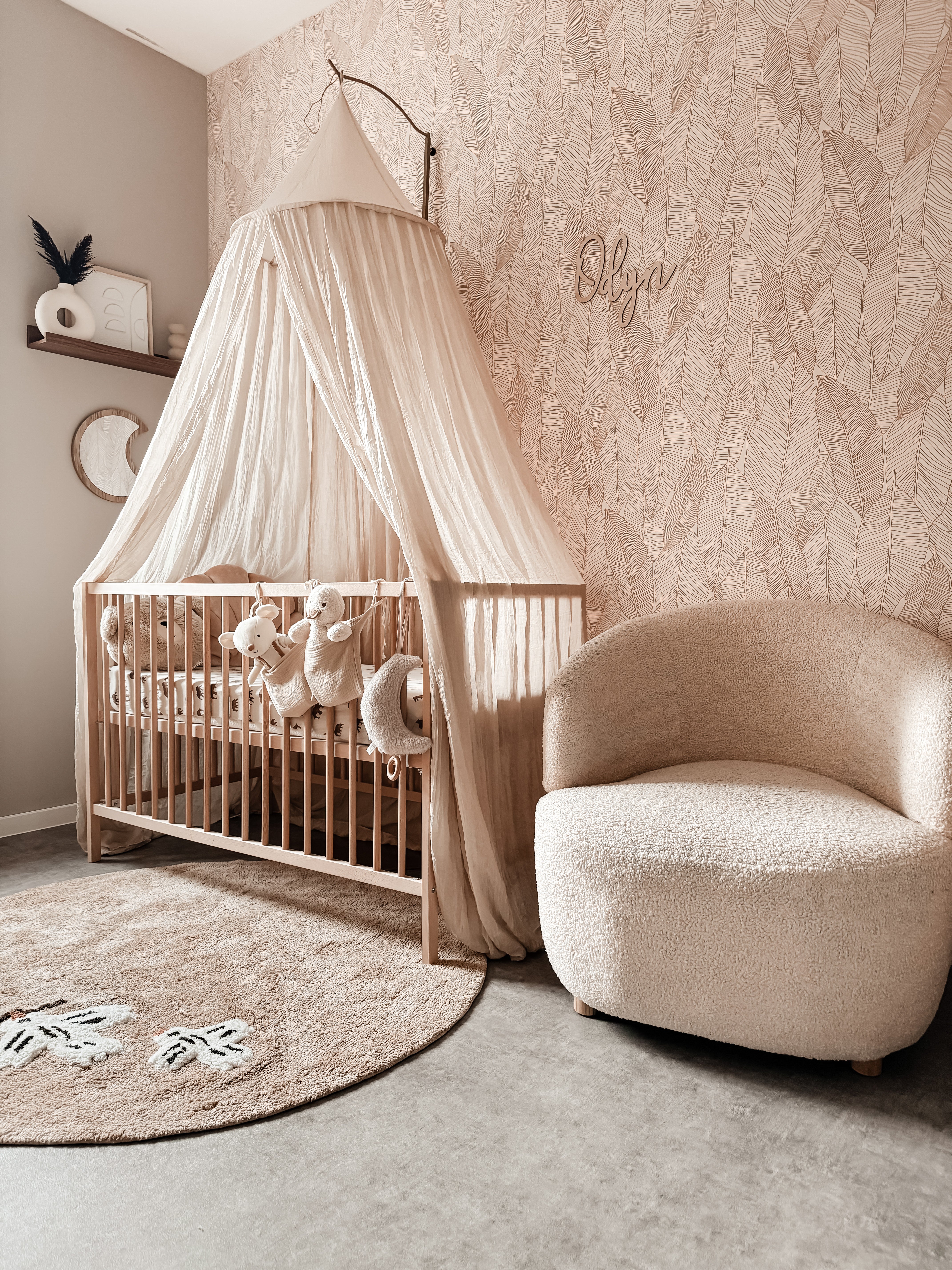 Unisex rond vloerkleed Love Birds in beige tint voor babykamer